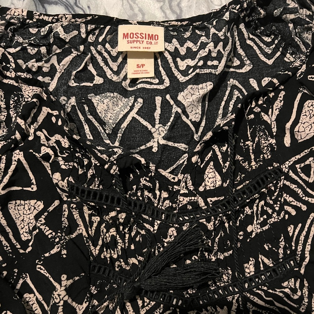 Cute comfy shirt with frills - Picture 2 of 2